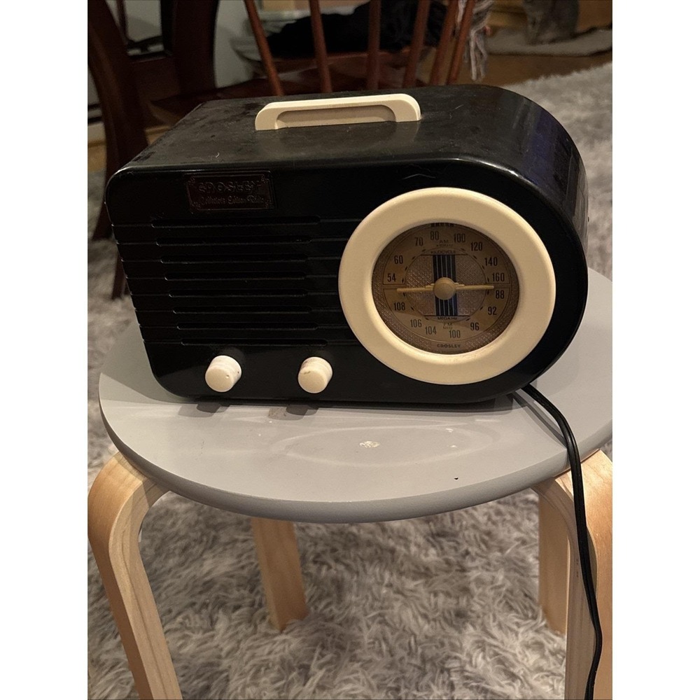 Crosley CR-2 Collectors Edition AM/FM Radio / Cassette Tape Player - Picture 5 of 5